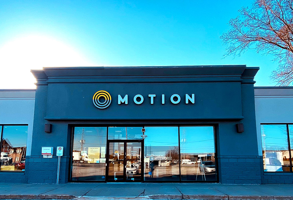 Motion storefront